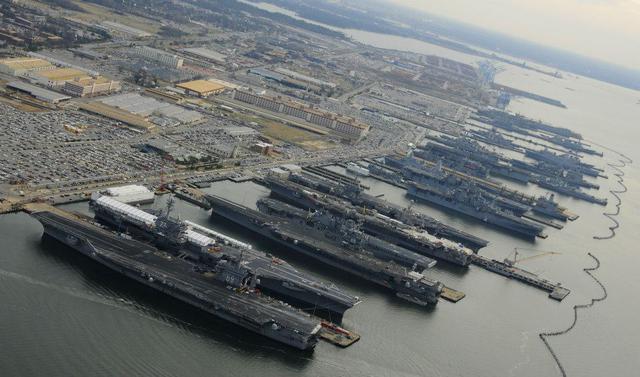 全球最大海軍基地:這裡是航母成堆的戰艦大街