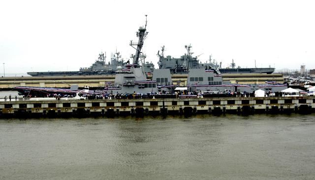 全球最大海軍基地:這裡是航母成堆的戰艦大街