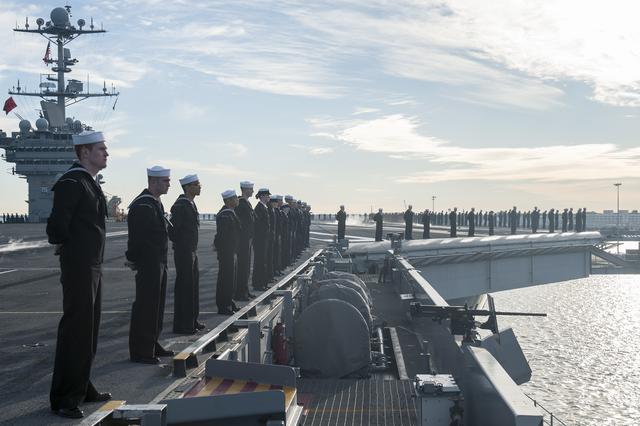 全球最大海軍基地:這裡是航母成堆的戰艦大街