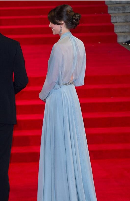 人氣最高的英國皇室成員，芳華絕代的凱特王妃，露面澄清患厭食症傳言；教你如何穿衣顯瘦、脫衣有肉。