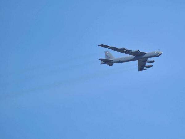 美軍B-52轟炸機闖南海華陽礁2海里範圍內 中方抗議 美軍B-52轟炸機闖南海華陽礁2海里範圍內 中方抗議