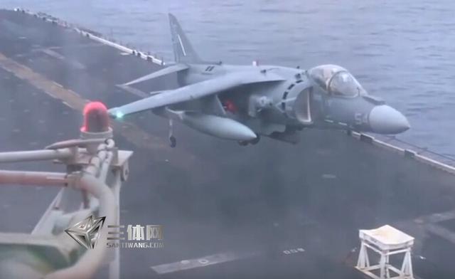 飛機起落架放不下來,飛行員忐忑不安要出事,結局令人膽戰心驚