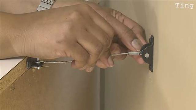 家裡好動的孩子總喜歡爬上爬下?父母們絕對不能再輕忽這個動作