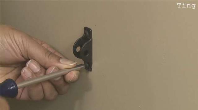 家裡好動的孩子總喜歡爬上爬下?父母們絕對不能再輕忽這個動作