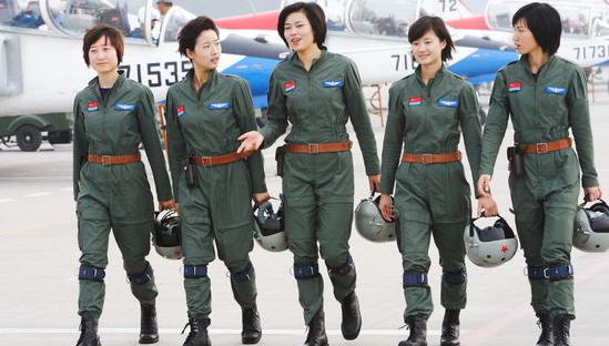 中國女飛行員罕見清晰照曝光，巾幗不讓鬚眉美的讓人驚嘆