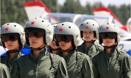 中國女飛行員罕見清晰照曝光,巾幗不讓鬚眉美的讓人驚嘆