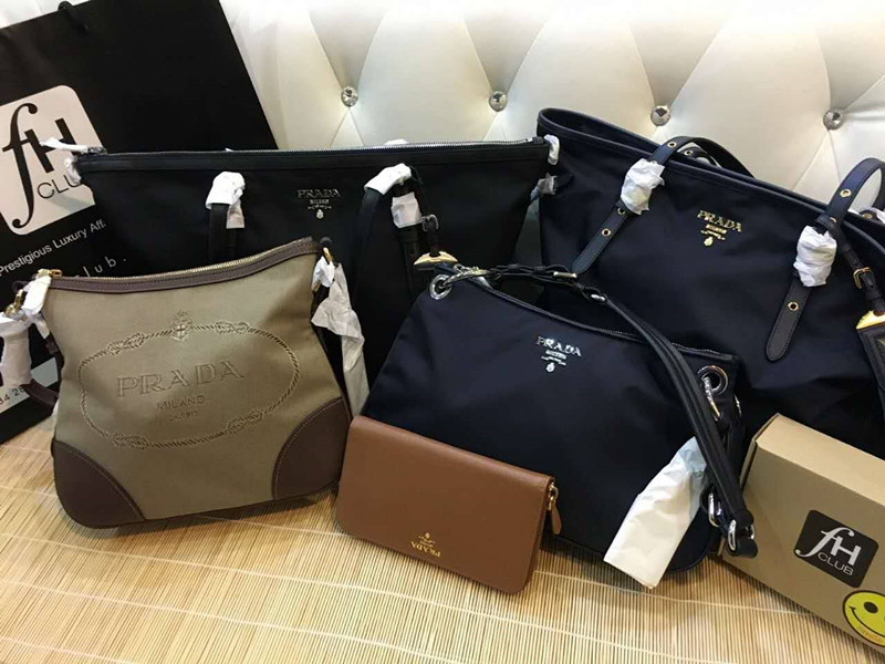 【新年必掃「Kuantan&新加坡」最爆名牌包包展】全場最低價RM100起! Prada, LV, Michael Ko