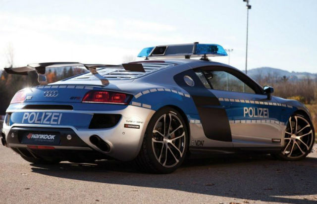 全球 10 大最速警車一次看完!看完都想去杜拜當警察了!