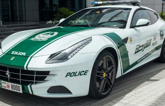 全球 10 大最速警車一次看完!看完都想去杜拜當警察了!