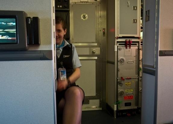 飛機上的水喝不得?國外網友大爆秘辛 說出18個關於搭飛機的「骯髒小秘密」....