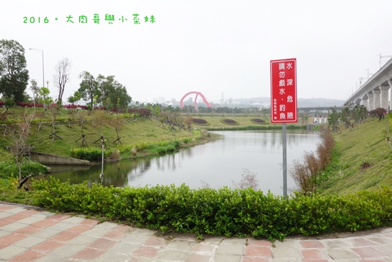 高鐵苗栗站童趣公園～攀岩、溜滑梯、旋轉設施好好玩