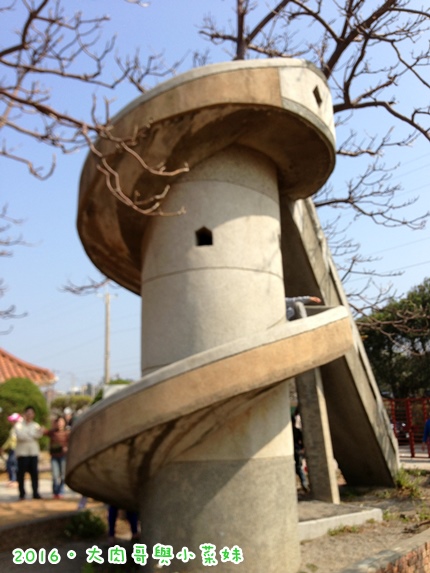 高鐵苗栗站童趣公園~攀岩、溜滑梯、旋轉設施好好玩