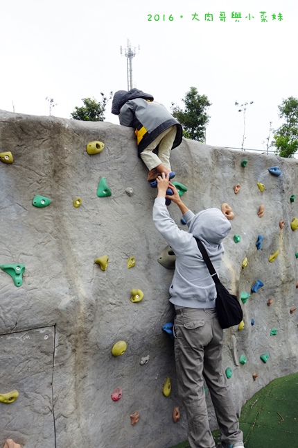 高鐵苗栗站童趣公園～攀岩、溜滑梯、旋轉設施好好玩