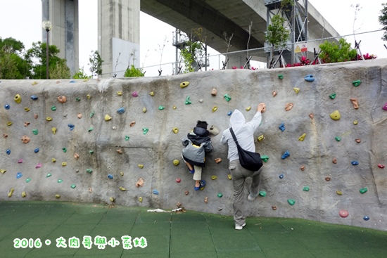 高鐵苗栗站童趣公園～攀岩、溜滑梯、旋轉設施好好玩