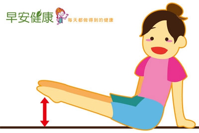超簡單!一天撐地抬腿10下,「懶人腹肌運動」讓腸道變年輕、養出好便力