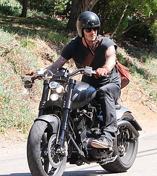貝克漢愛車成迷!每年花千萬收藏車子!真正愛開只有這幾台!