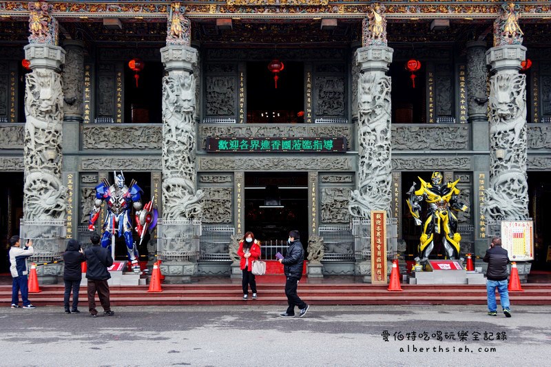 台灣某間廟宇請來變形金剛坐鎮當門神,意外吸睛變成觀光景點啦!!