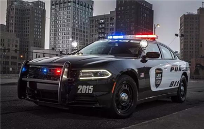 警界最強超跑! 除了阿布達比1900萬的超跑,各國警車技術到底哪家強?最後一個是團購的吧....