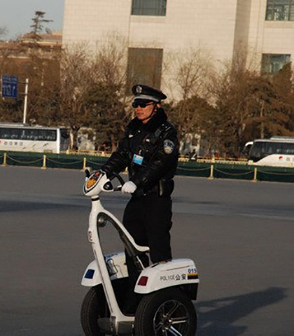 警界最強超跑! 除了阿布達比1900萬的超跑,各國警車技術到底哪家強?最後一個是團購的吧....