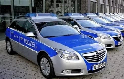 警界最強超跑! 除了阿布達比1900萬的超跑,各國警車技術到底哪家強?最後一個是團購的吧....