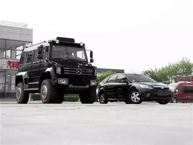 勞斯萊斯都玩膩了!這兩部車開出去堪比坦克,內飾如此豪華