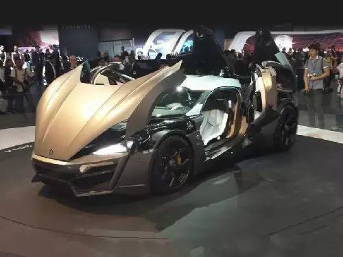 這才算真正的高級豪車,價值「5 億」新台幣!一個燈買一輛勞斯萊斯 ,一個輪胎買兩台法拉利....