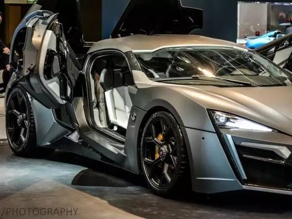 這才算真正的高級豪車,價值「5 億」新台幣!一個燈買一輛勞斯萊斯 ,一個輪胎買兩台法拉利....