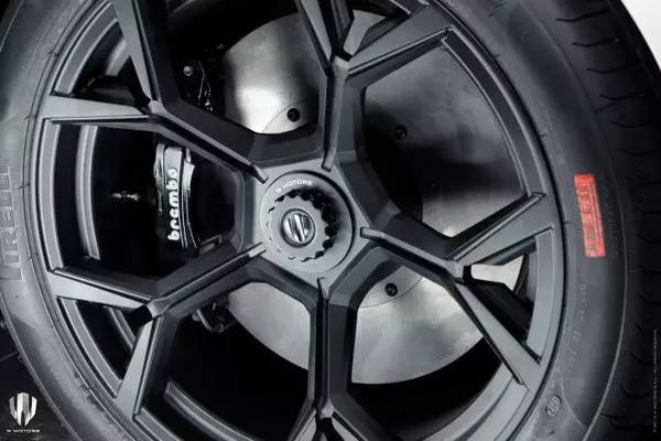 這才算真正的高級豪車,價值「5 億」新台幣!一個燈買一輛勞斯萊斯 ,一個輪胎買兩台法拉利....