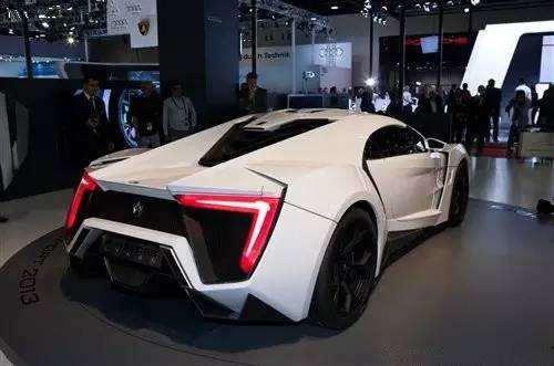 這才算真正的高級豪車,價值「5 億」新台幣!一個燈買一輛勞斯萊斯 ,一個輪胎買兩台法拉利....