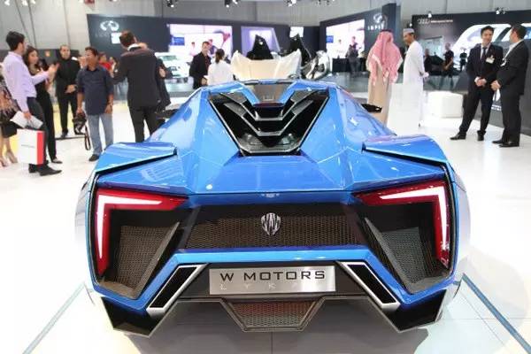 這才算真正的高級豪車,價值「5 億」新台幣!一個燈買一輛勞斯萊斯 ,一個輪胎買兩台法拉利....
