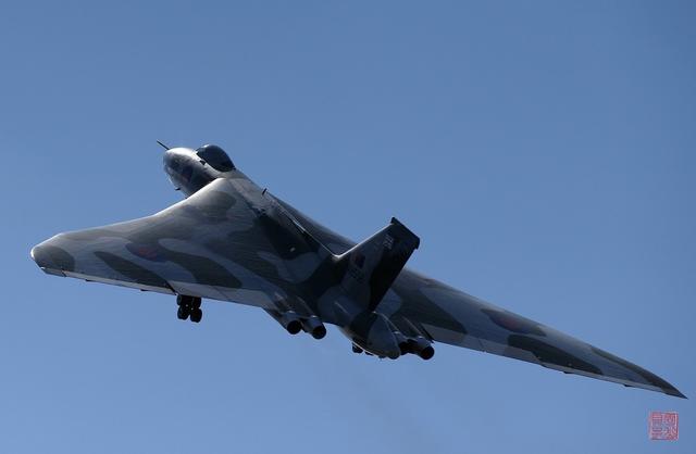 全球戰略轟炸機中的奇葩:英國「火神」大型三角翼設計嘆為觀止