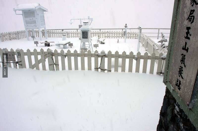 霸王寒流的影響下各地瑞雪紛飛,一片雪白的美景讓人不敢相信自己在台灣啊!