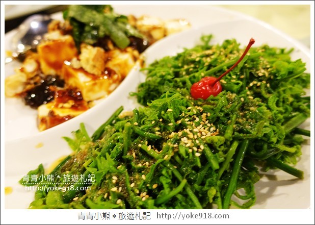 埔里水上旋轉餐廳，餐廳浮在水面上而且還會慢慢旋轉哦，自以為是摩天輪