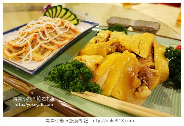 埔里水上旋轉餐廳，餐廳浮在水面上而且還會慢慢旋轉哦，自以為是摩天輪