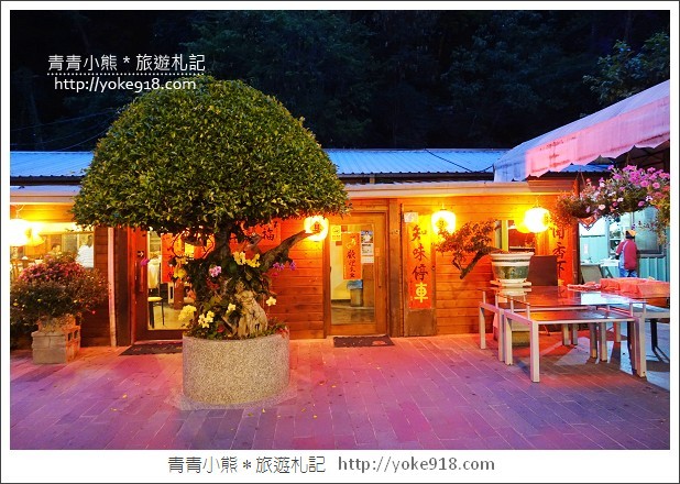 埔里水上旋轉餐廳，餐廳浮在水面上而且還會慢慢旋轉哦，自以為是摩天輪