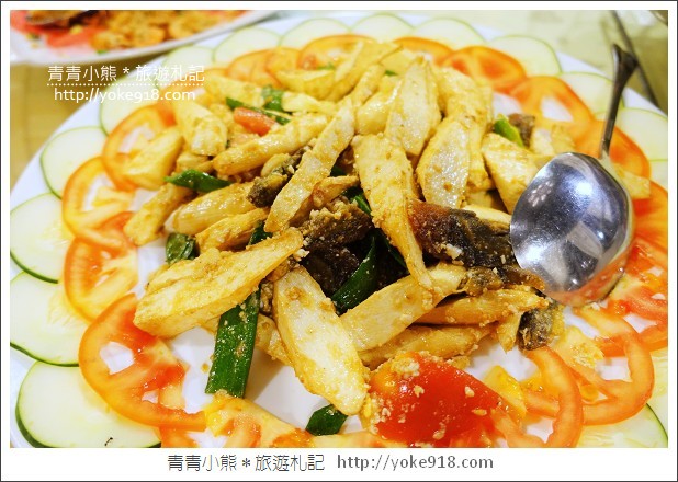 埔里水上旋轉餐廳，餐廳浮在水面上而且還會慢慢旋轉哦，自以為是摩天輪