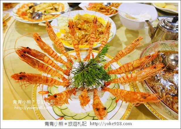埔里水上旋轉餐廳，餐廳浮在水面上而且還會慢慢旋轉哦，自以為是摩天輪