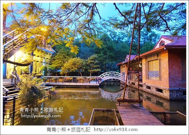 埔里水上旋轉餐廳，餐廳浮在水面上而且還會慢慢旋轉哦，自以為是摩天輪