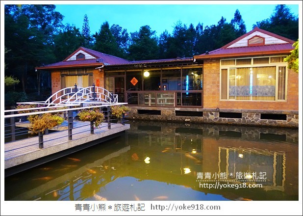 埔里水上旋轉餐廳，餐廳浮在水面上而且還會慢慢旋轉哦，自以為是摩天輪