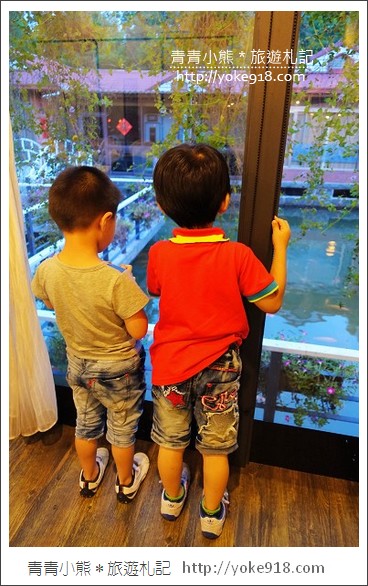 埔里水上旋轉餐廳，餐廳浮在水面上而且還會慢慢旋轉哦，自以為是摩天輪