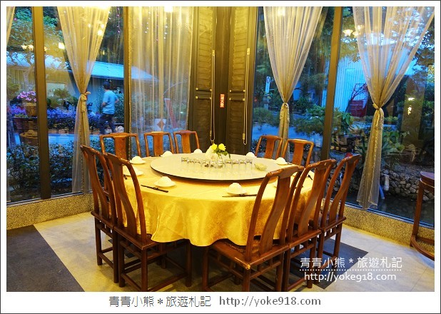 埔里水上旋轉餐廳，餐廳浮在水面上而且還會慢慢旋轉哦，自以為是摩天輪