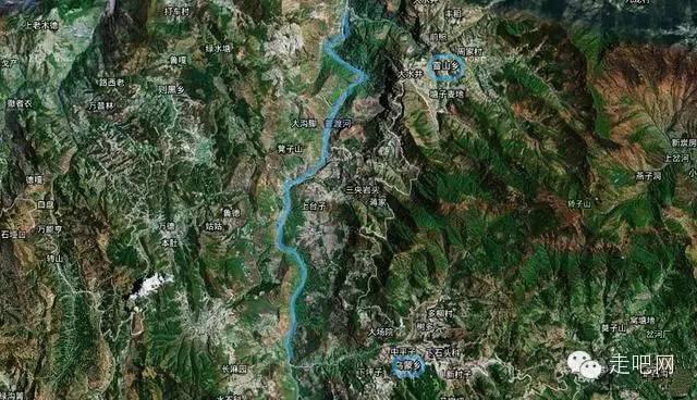 這條路到底有多險?在這裡翻車不叫車禍,叫空難!