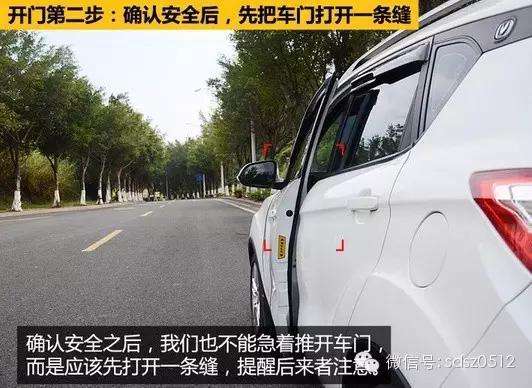 血的教訓!孩子沒了,媽媽跪地崩潰大哭!家長接送孩子千萬小心,所有人都快來看....