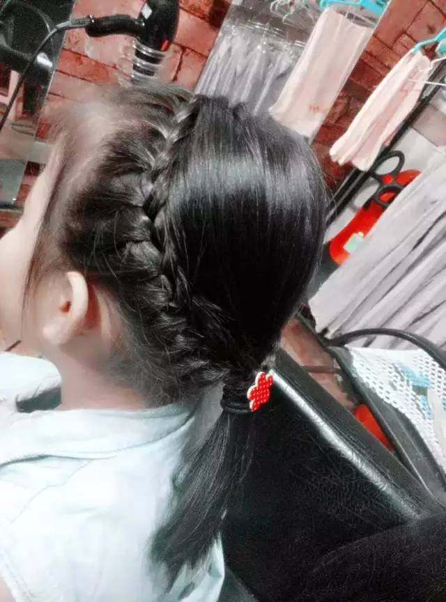 給孩子這樣扎發,整個冬天都是美美噠!
