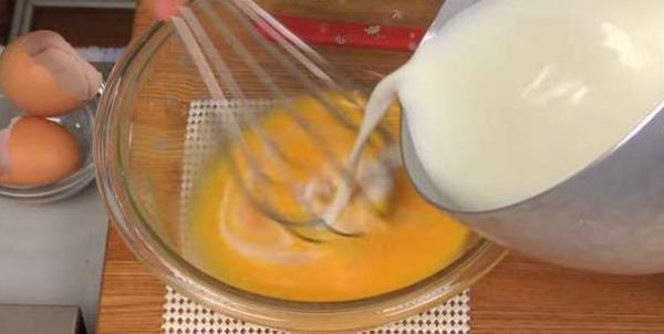 簡單到尖叫!好吃到破表!20分鐘學會做超好吃的牛奶布丁!孩子吃完都乖乖聽話了...