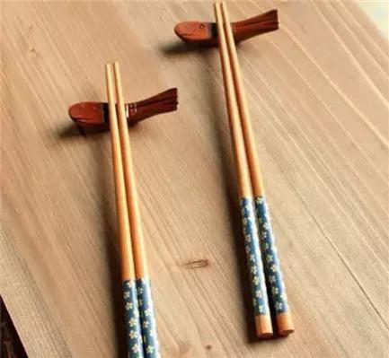 把「牛仔褲」「絲襪」冰到冷凍褲裡，竟然神奇的事就發生了！17個連外婆都會下跪百次的生活智慧，厲害到想吐了！