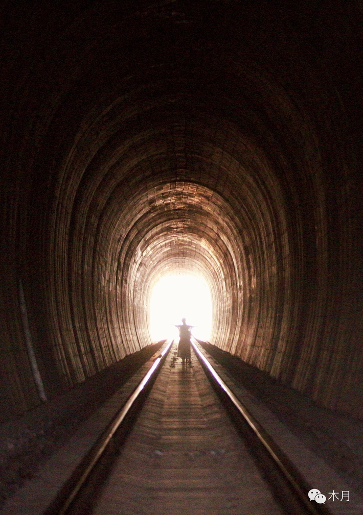 借我一段笑,擺渡這滄桑..