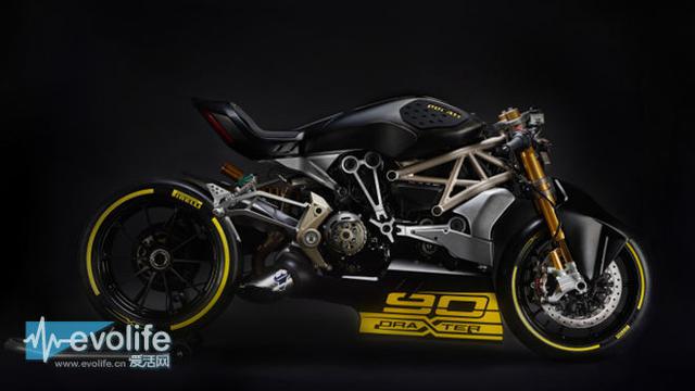 杜卡迪 90 周年的 Drag Bike DraXte 有股金屬朋克的氣息