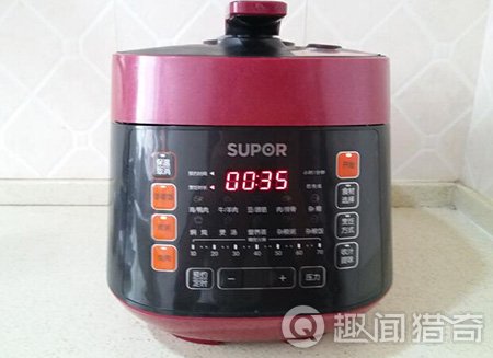 一碗適合女生的紅豆薏米蓮子粥,溫暖你。