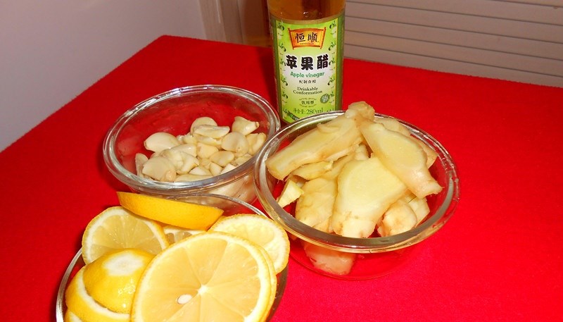 一個半檸檬、二大塊姜、三頭蒜、一小瓶蘋果醋,竟然是 打通血管血栓 絕密配方!